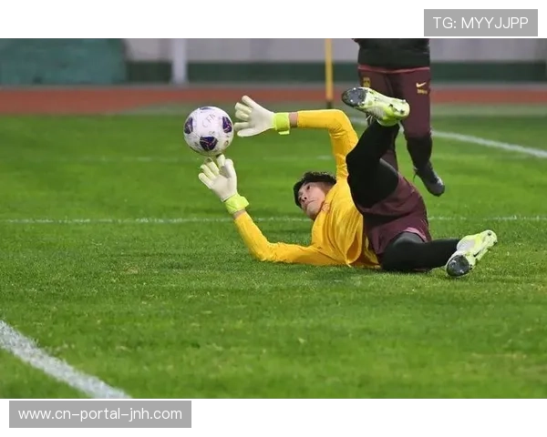 各队赛前最后一练画面曝光,重点演练定位球攻防 各队赛前最后一练画面曝光,重点演练定位球攻防